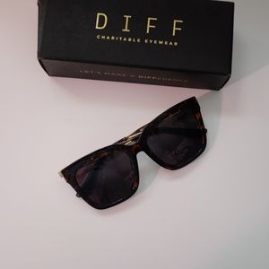 DIFF - Bella Sunglasses in Tortoise